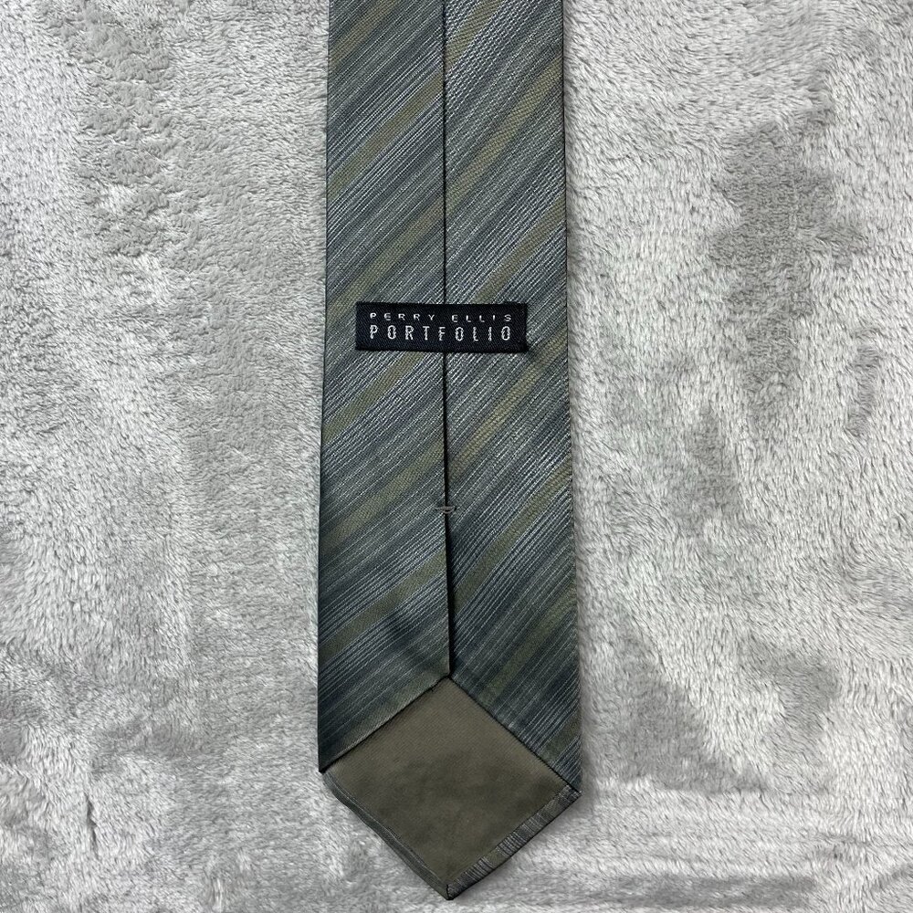 Perry Ellis Men's Classic 100% Silk Neck Tie - Picture 6 of 7